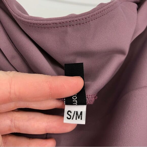 Onzie Leggings Womens Small Purple Cropped‎ Mesh Insets - Picture 4 of 4